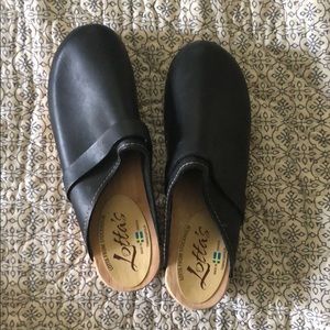 Black Lotta Clogs